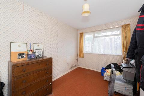 18 Headley Grove, Tadworth, KT20 5JF