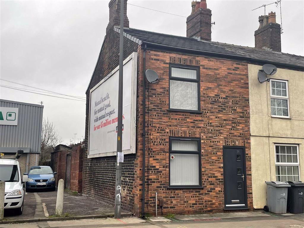 Hurdsfield Road, Macclesfield 2 bed terraced house £135,000