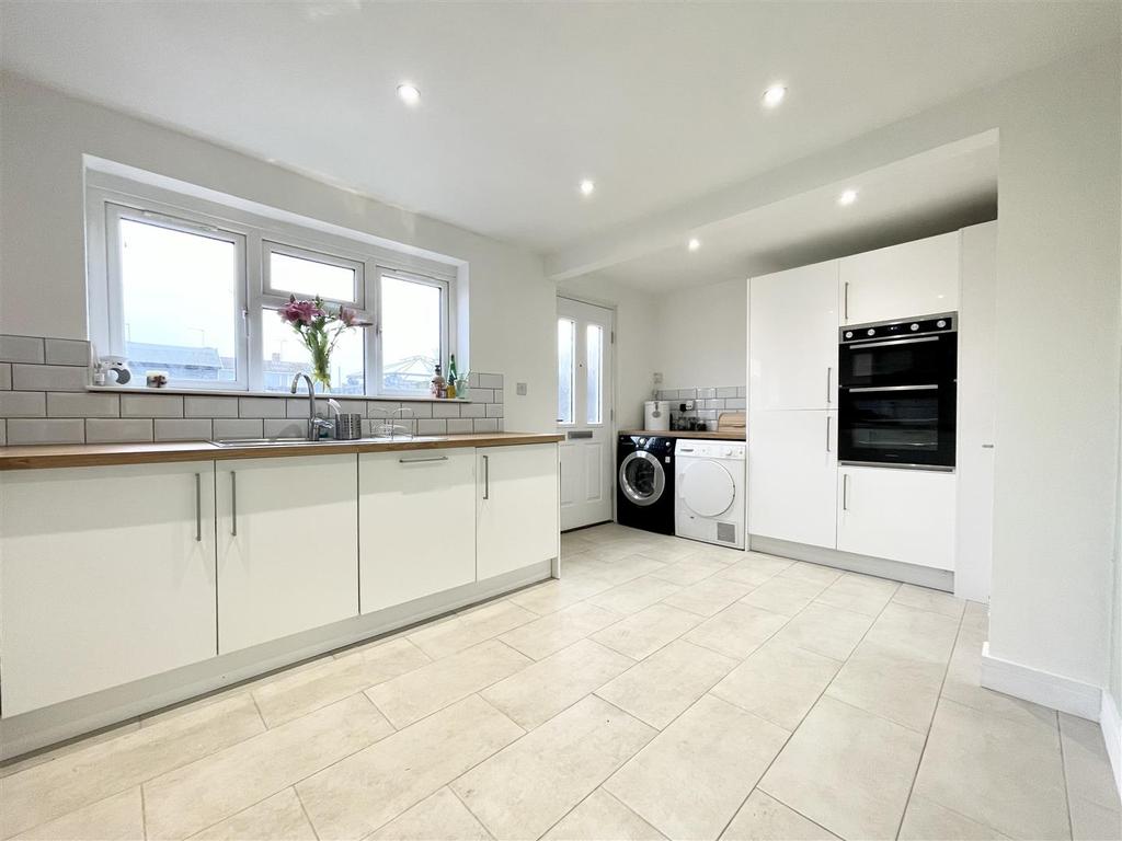Russet Close, Tuffley, Gloucester 3 bed terraced house £225,000