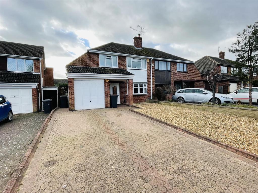 Bucks Hill, Stockingford, Nuneaton 4 bed semidetached house £250,000