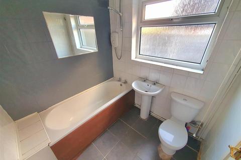69 Grove Road, Nuneaton, CV10 8JS