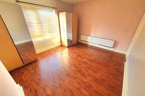 69 Grove Road, Nuneaton, CV10 8JS