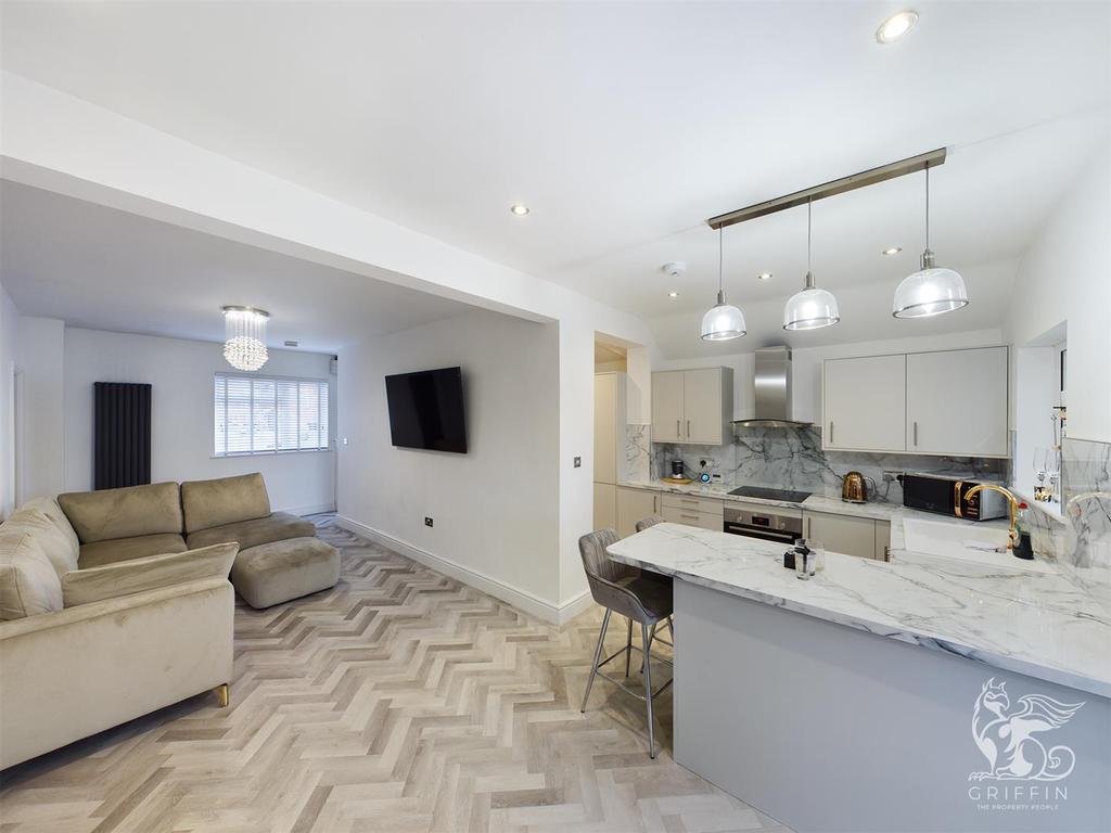 Balfour Road, Grays 2 bed semidetached bungalow £375,000