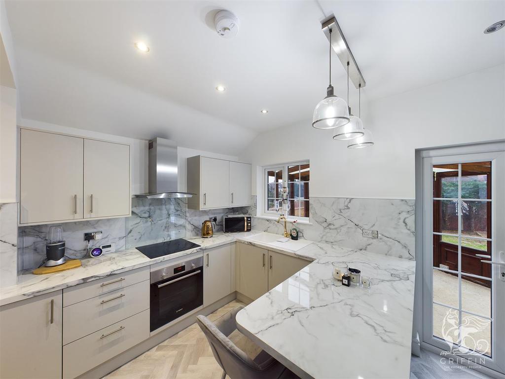 Balfour Road, Grays 2 bed semidetached bungalow £375,000