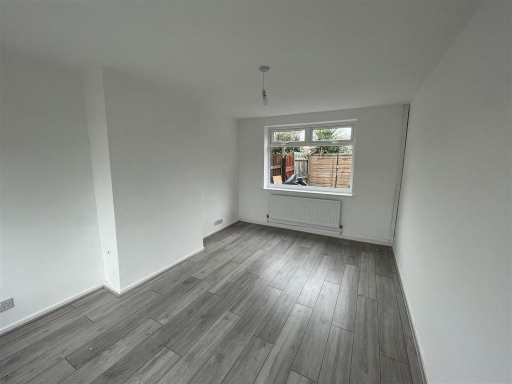 Rothwell Crescent, Roseworth 2 bed semidetached house £575 pcm (£133 pw)