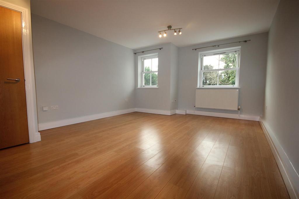 UCKFIELD 1 bed flat £800 pcm (£185 pw)