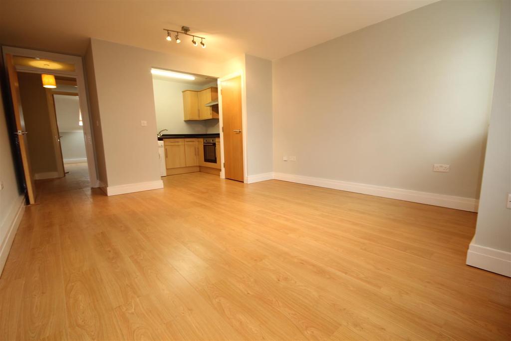 UCKFIELD 1 bed flat £800 pcm (£185 pw)