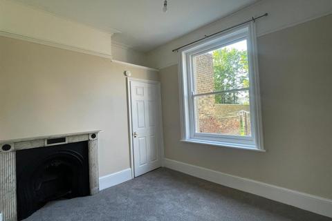 1 bedroom flat to rent, Milton Road, Gravesend