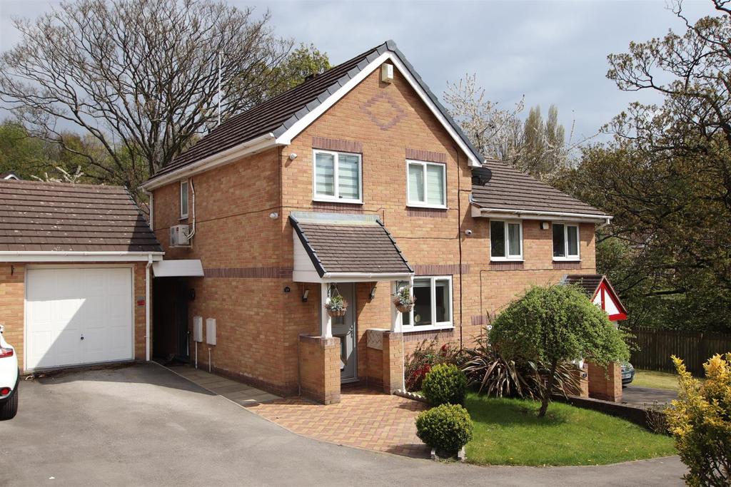 Drovers Way, Bradford 3 bed semidetached house £185,000