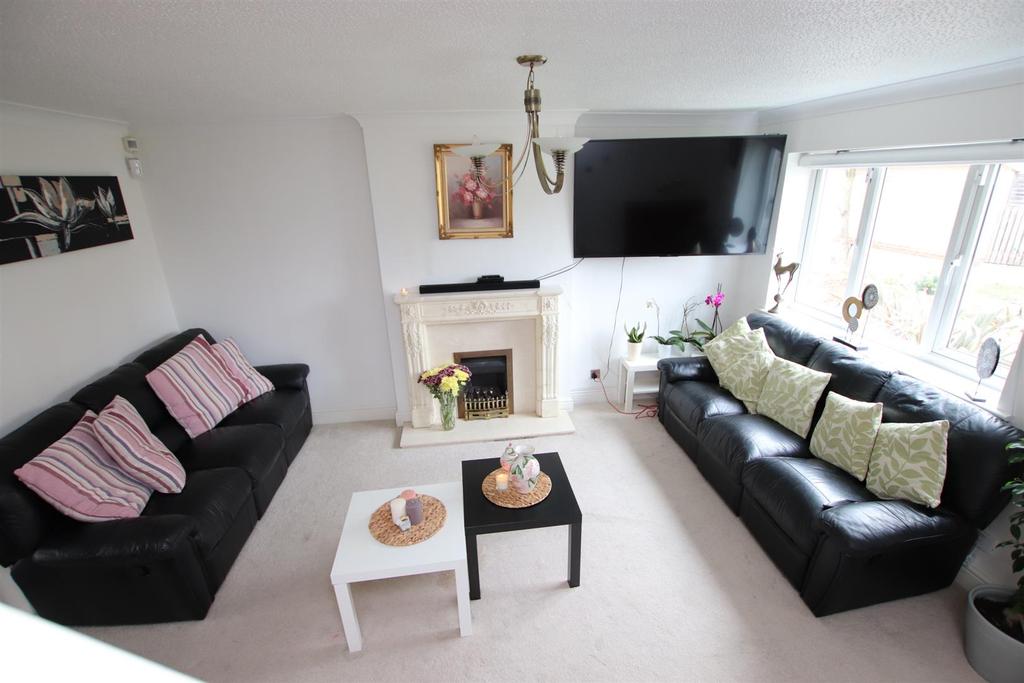 Drovers Way, Bradford 3 bed semidetached house £185,000