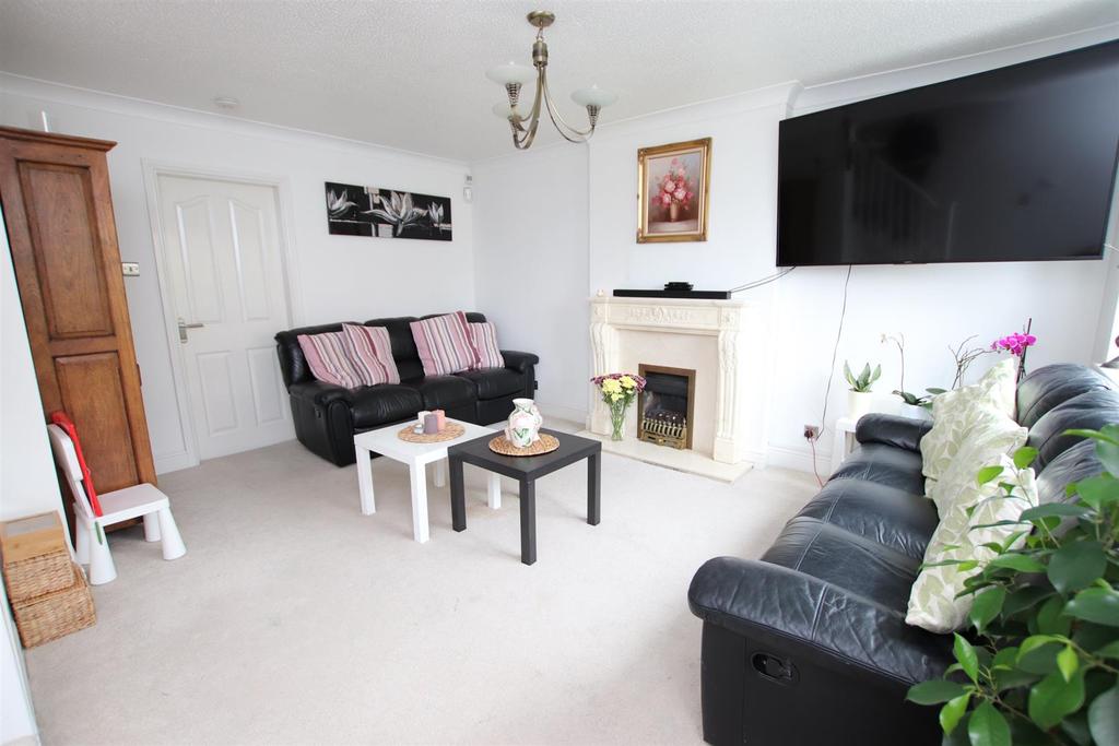 Drovers Way, Bradford 3 bed semidetached house £185,000