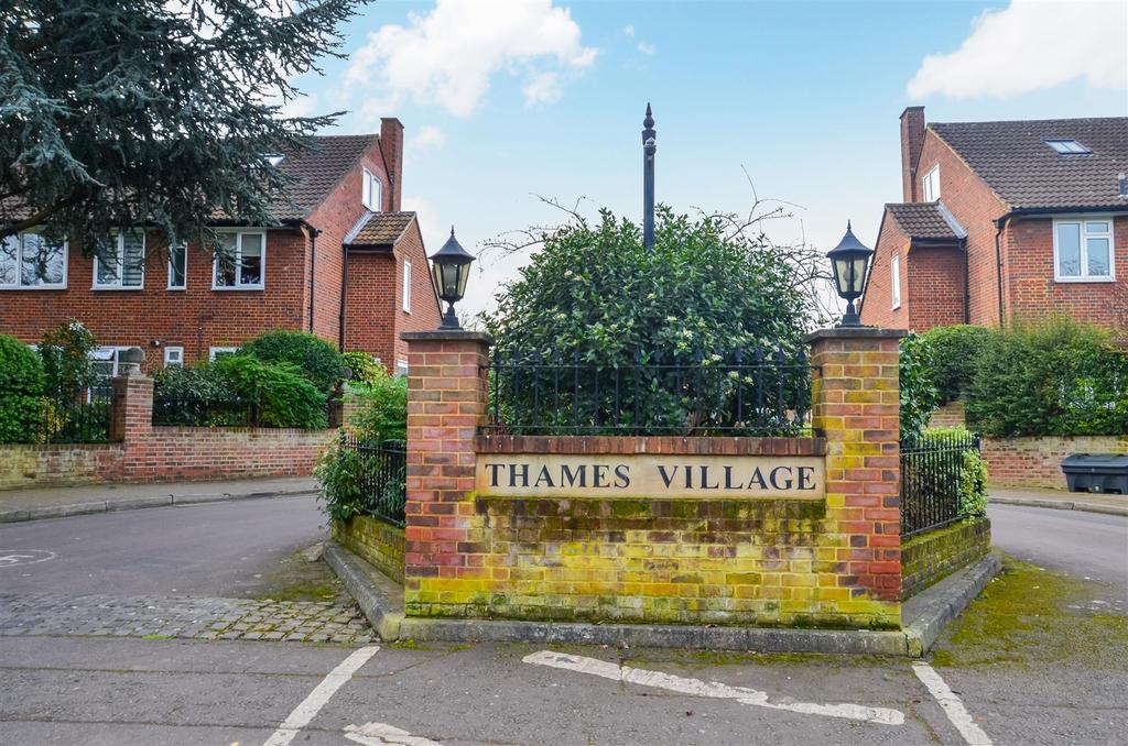Thames Village, Chiswick 2 bed £575,000