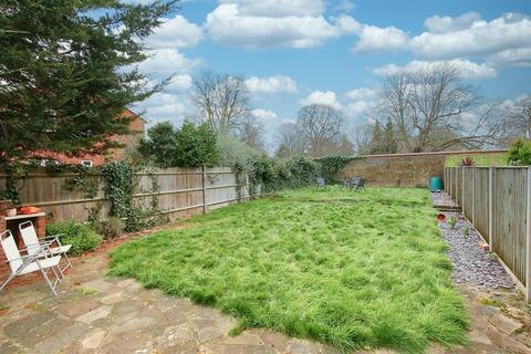 141 Strathdon Drive, London, SW17 0PS