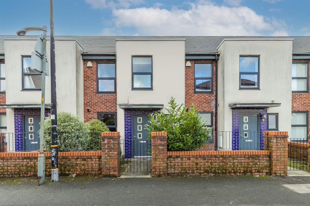 Roebuck Lane, Sale 3 bed terraced house £350,000