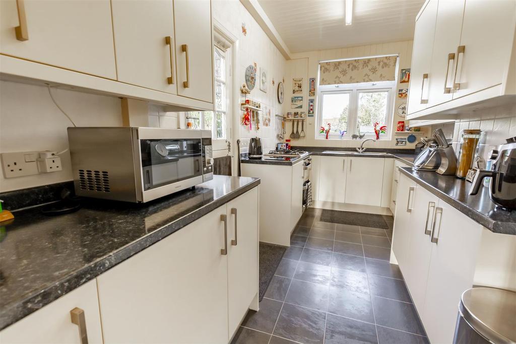 Kitchen (2)-HDR copy.jpg