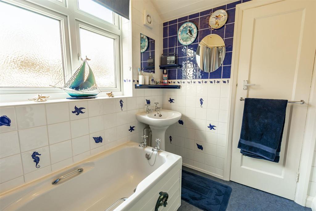 Bathroom (2)-HDR copy.jpg