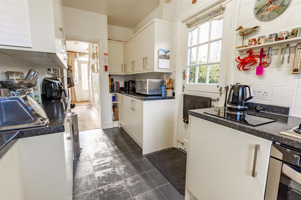 Kitchen (5)-HDR copy.jpg