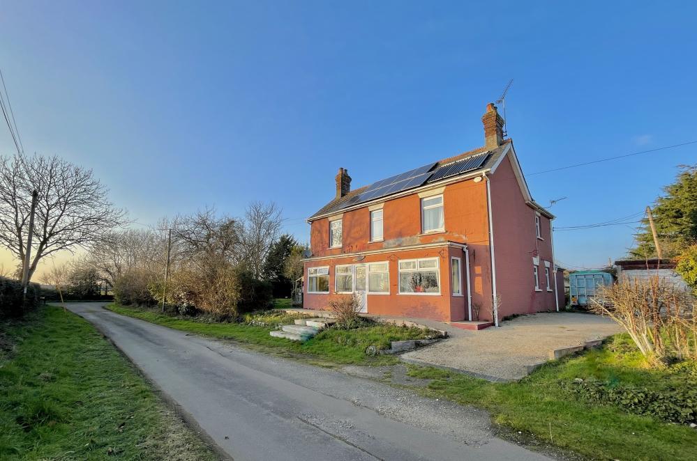 Crow, Ringwood, BH24 3EY 4 bed detached house £750,000