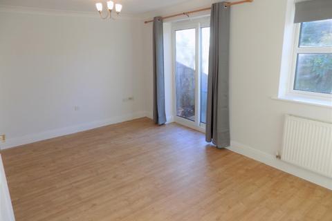 3 bedroom semi-detached house to rent, Hudson Way, Radcliffe-on-Trent, NG12
