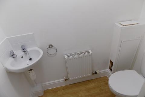 3 bedroom semi-detached house to rent, Hudson Way, Radcliffe-on-Trent, NG12