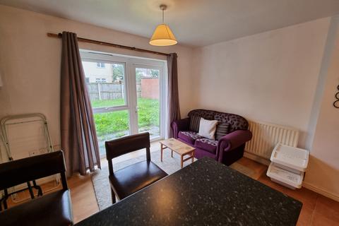 4 bedroom end of terrace house to rent, Lauderdale Crescent, M13 9DP