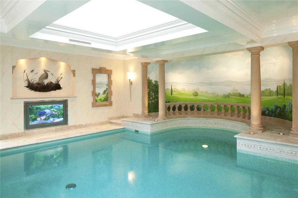 Dene Park, Shipbourne Road, Tonbridge, Kent, TN11 5 bed detached house