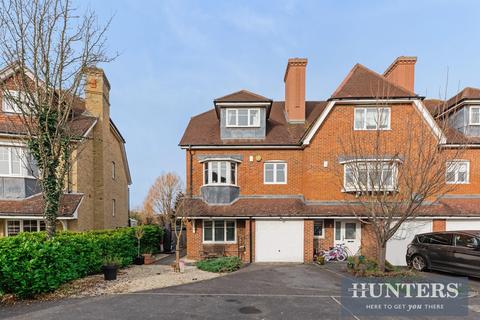 60 Lower Green Gardens, Worcester Park, KT4 7NX