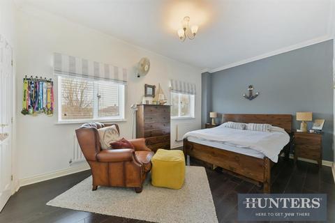 60 Lower Green Gardens, Worcester Park, KT4 7NX