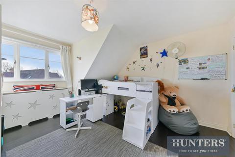 60 Lower Green Gardens, Worcester Park, KT4 7NX