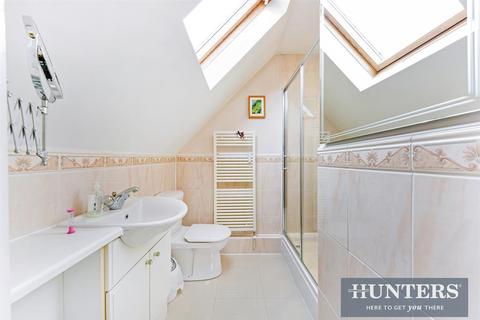 60 Lower Green Gardens, Worcester Park, KT4 7NX