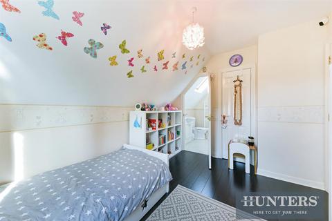 60 Lower Green Gardens, Worcester Park, KT4 7NX