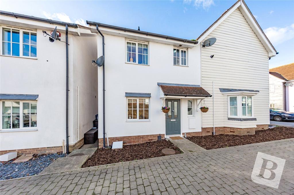 Walter Mead Close, Ongar, Essex, CM5 2 bed semidetached house £375,000