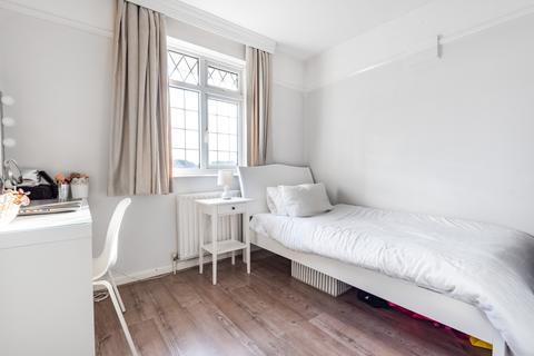 449 Westhorne Avenue, London, SE9 5LR