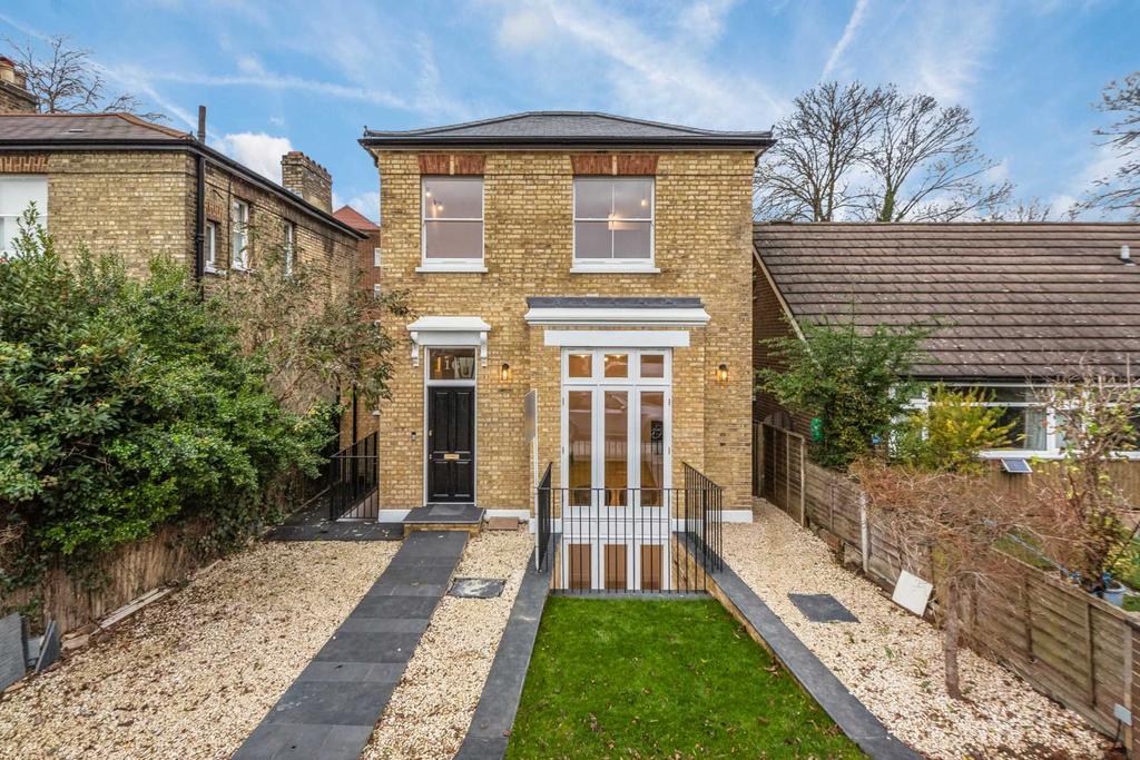 Acacia Grove Dulwich SE21 8ER 6 bed detached house £4,500 pcm (£1,038 pw)
