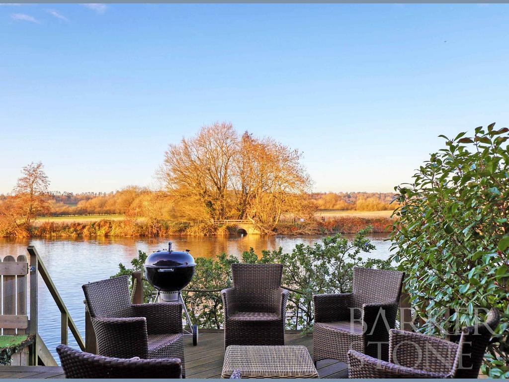 Temple Mill Island, Marlow, SL7 3 bed mews £2,800 pcm (£646 pw)