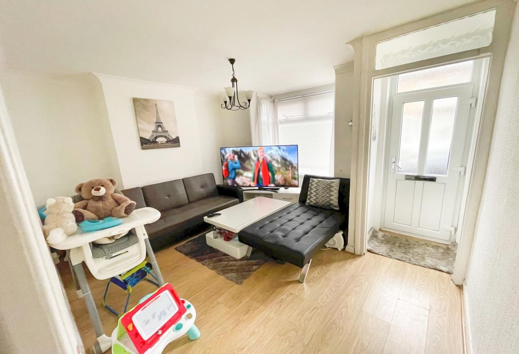 Cecil Road, Gravesend, Kent 2 bed terraced house £1,000 pcm (£231 pw)