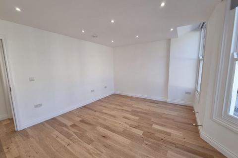 2 bedroom flat to rent, First Floor Flat, Balmore Street, Archway, London, N19