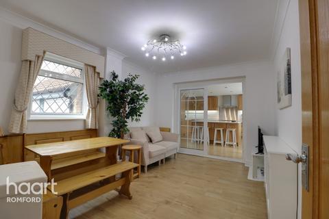 5 Francombe Gardens, Romford, RM1 2TH