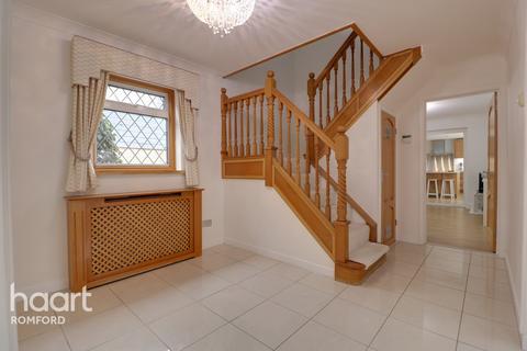 5 Francombe Gardens, Romford, RM1 2TH