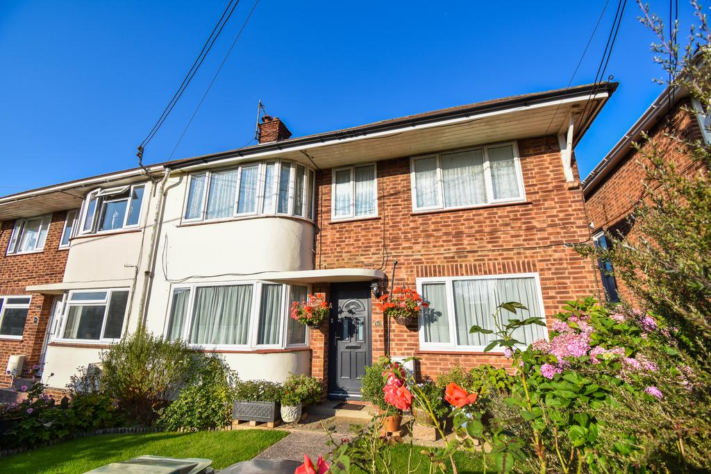 Kent Gardens, Braintree CM7 2 bed £975 pcm (£225 pw)