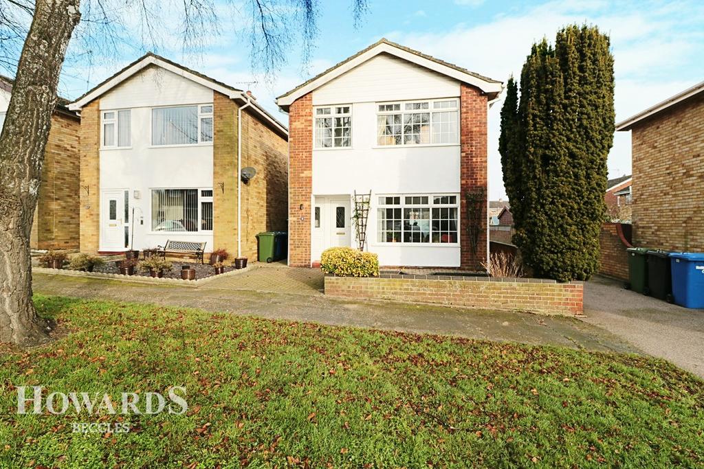 Dorothy Hodgkin Court, Beccles 3 bed detached house for sale £290,000