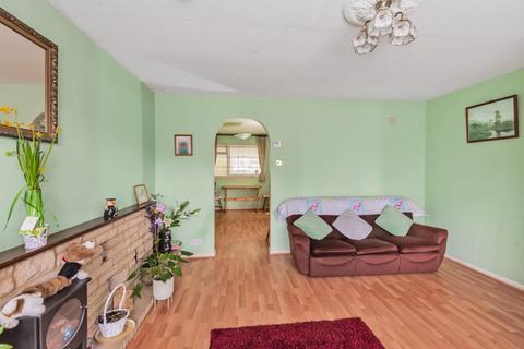 15 Foxcroft Drive, Carterton, OX18 3HT