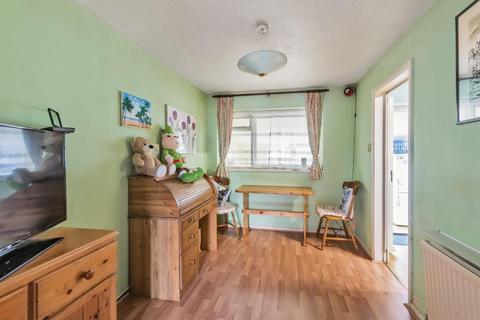 15 Foxcroft Drive, Carterton, OX18 3HT