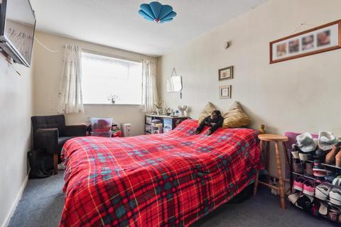15 Foxcroft Drive, Carterton, OX18 3HT