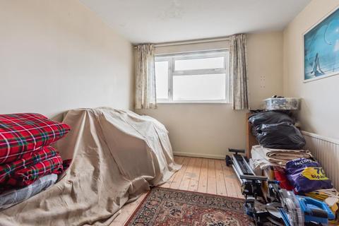 15 Foxcroft Drive, Carterton, OX18 3HT