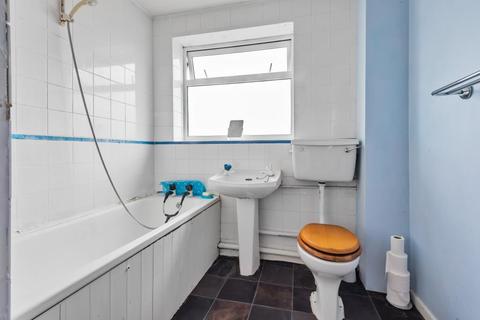 15 Foxcroft Drive, Carterton, OX18 3HT