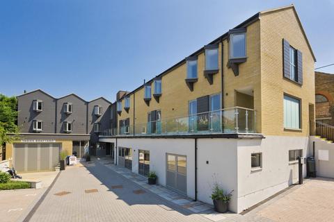 Flat 5, Taggs House, 42 Summer Road, Thames Ditton, KT7 0QQ