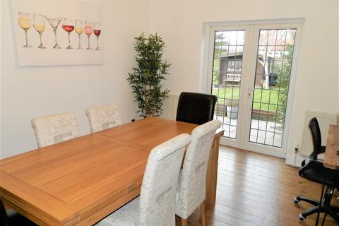 12 Spenser Crescent, Upminster, RM14 1AN