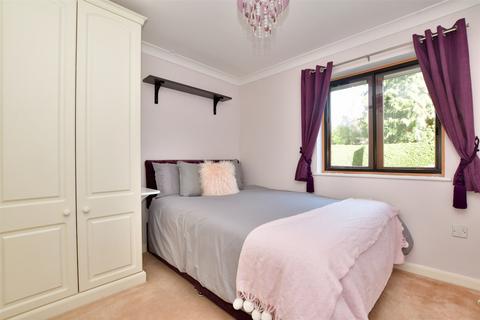 2 bedroom ground floor flat for sale - Eastwood Road, Bramley, Guildford, Surrey