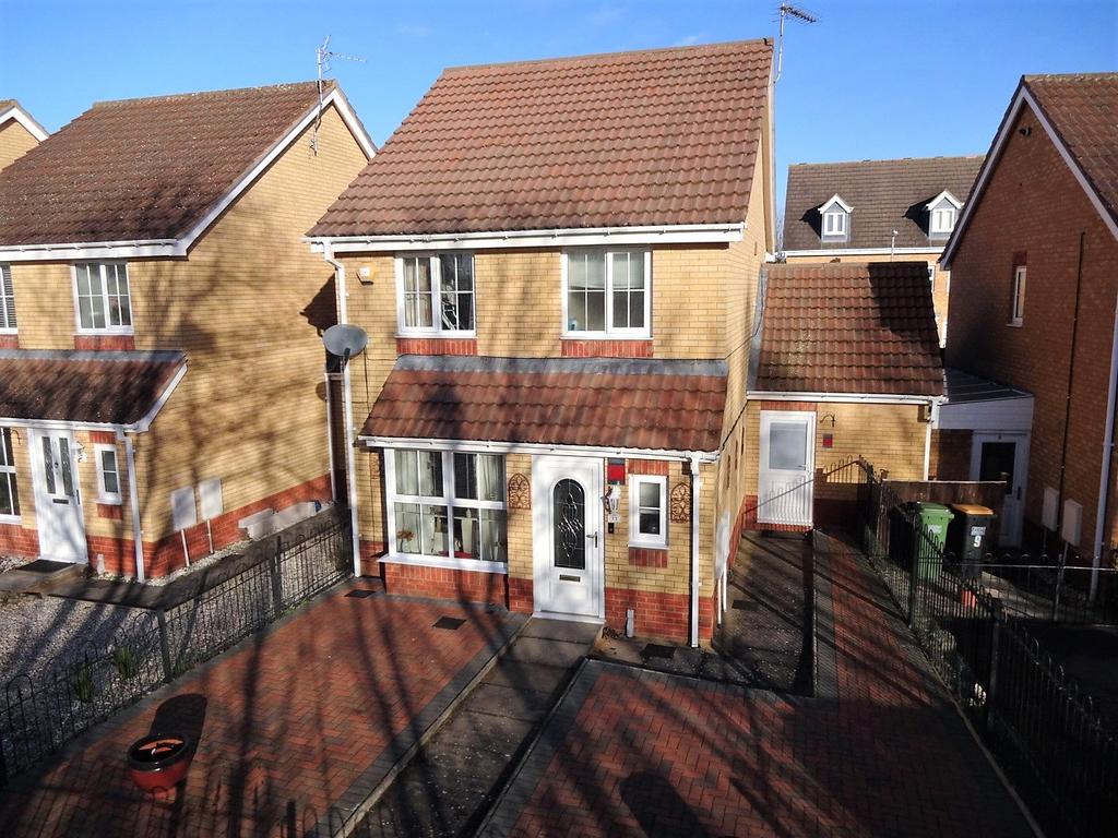 Farriers Way, Houghton Regis, Bedfordshire, LU5 3 bed link detached